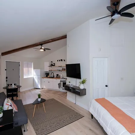 Spacious Studio Apt Near Botanical Gardens